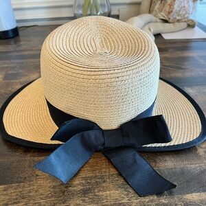Straw hat with a black bow.